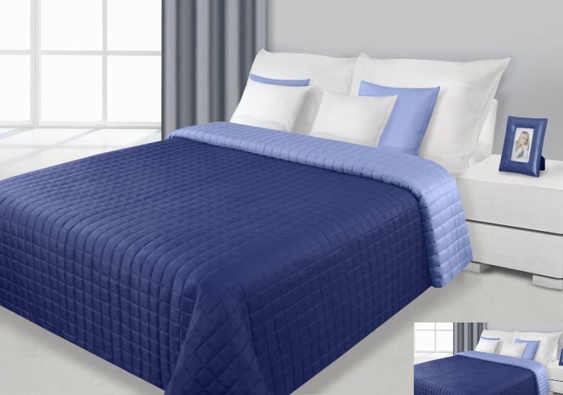 Narzuta dwustronna na łóżko w kolorze granatowo niebieskim