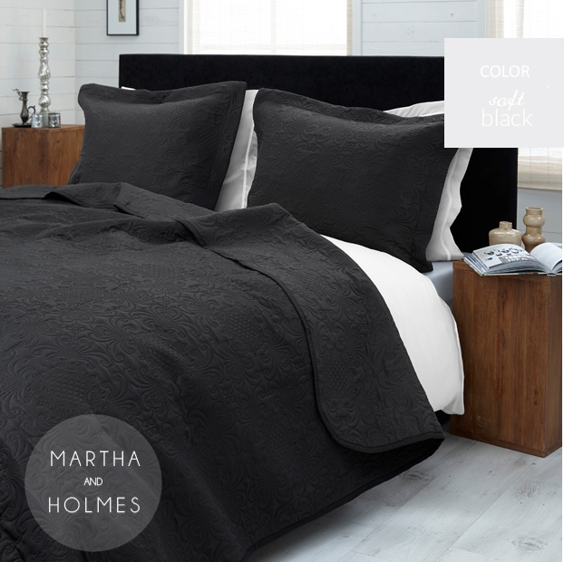 Narzuty na duże łóżka w kolorze czarnym z ornamentem