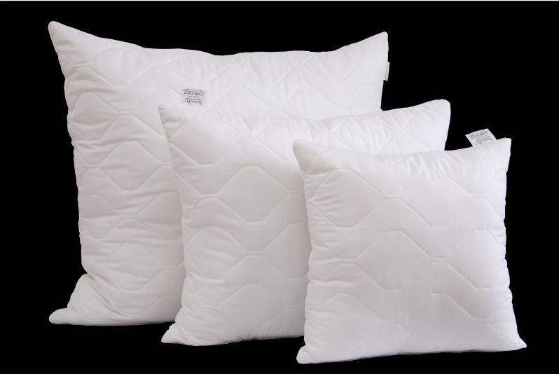 Niepowtarzalna biała poduszka 40 x 40 cm