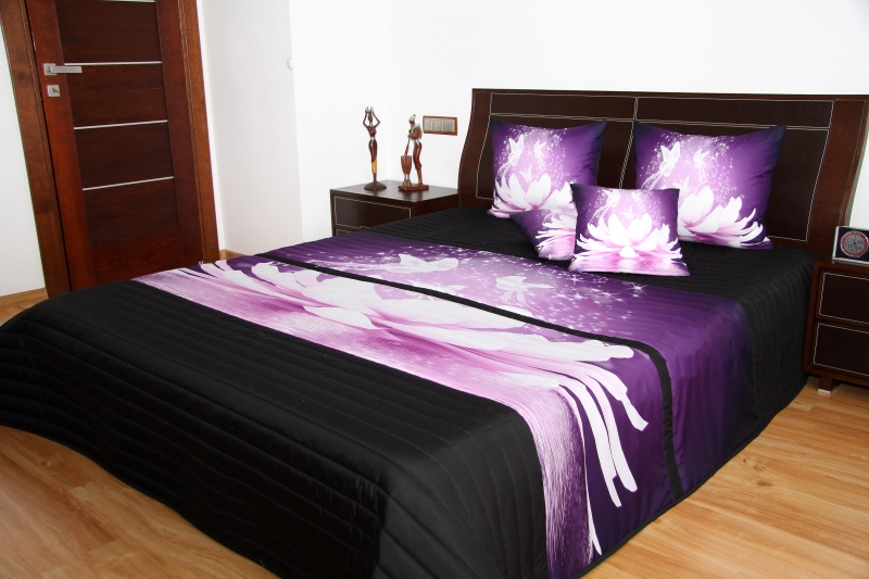 Elegancka 3D narzuta na łóżko w kolorze czarnym z lilią wodną