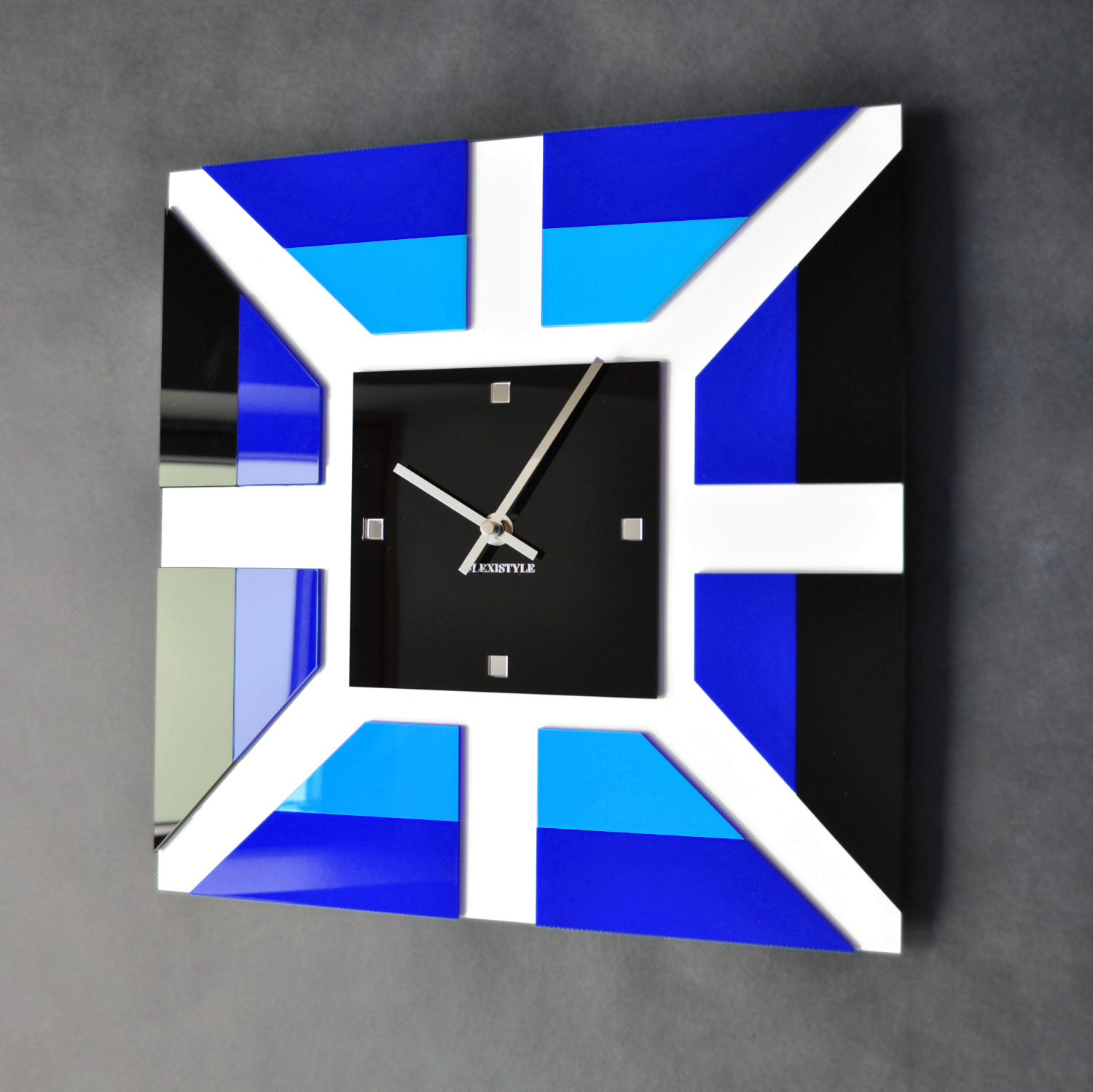 Dekoracyjne niebieskie zegary na ścianę 