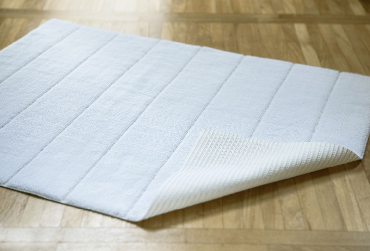 Biały chłonny dywanik łazienkowy 50x70