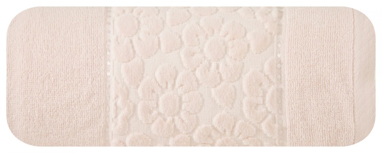 Śliczny różowy ręcznik kąpielowy w żakardowe kwiaty