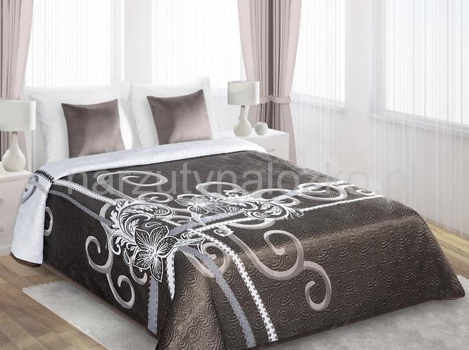 Brązowe dwustronne narzuty na łóżko z białym ornamentem kwiatowym