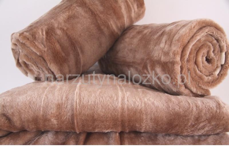 Narzuty na sofę i fotel w kolorze cappucino