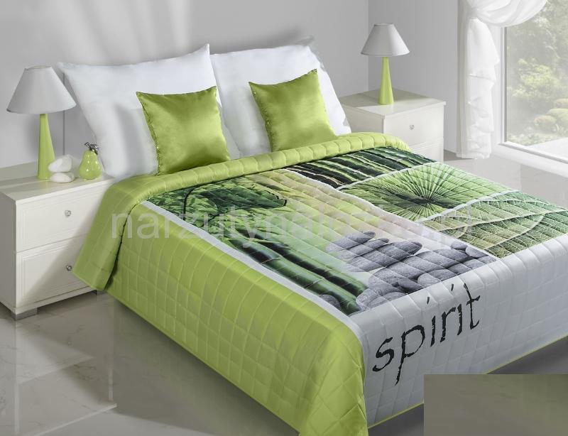 Zielona narzuta na małe łóżko do sypialni z bambusem