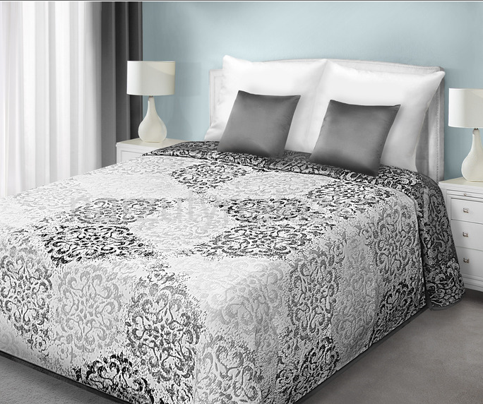 Narzuta dwustronna na łóżko w kolorze białym z szarym ornamentem
