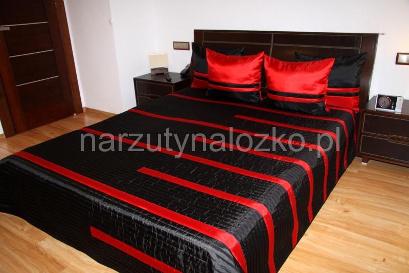 Pikowane narzuty na małe i duże łóżka koloru czarnego w czerwone paski