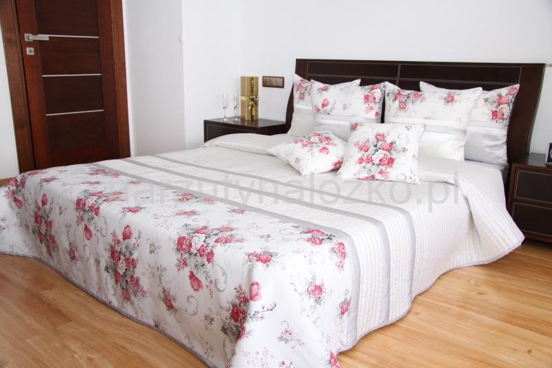Pikowana narzuta ecru na łóżko sypialniane w malinowo szare róże