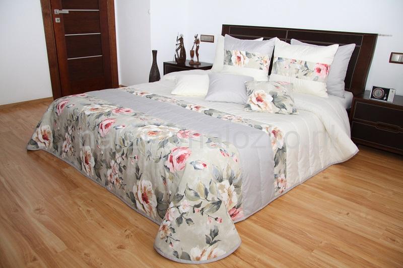 Pikowana narzuta kremowo szara na łóżko sypialniane w kwiaty