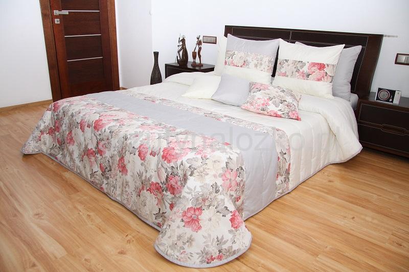 Kremowe narzuty na małe i duże łóżka w malinowo szare kwiaty