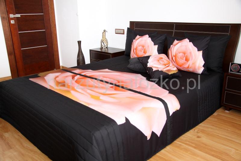 Czarne narzuty 3D na łóżka do sypialni z różową różą