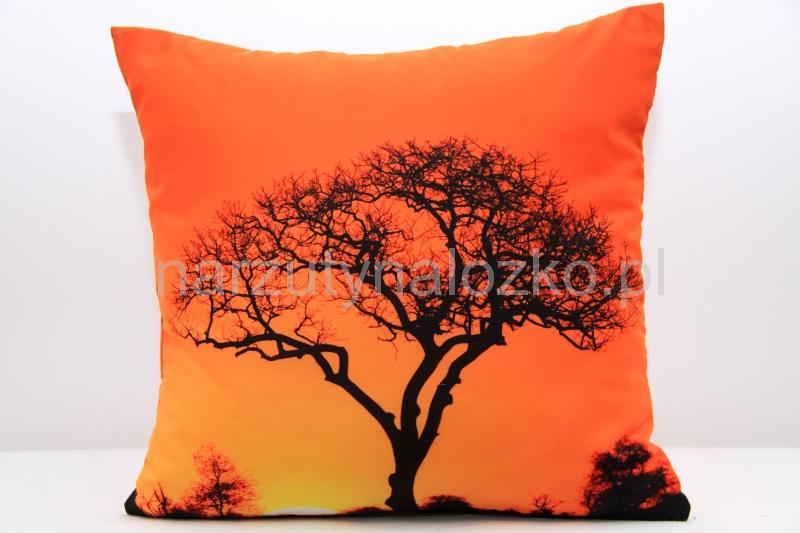 Pomarańczowa poszewka z drzewem koloru czarnego