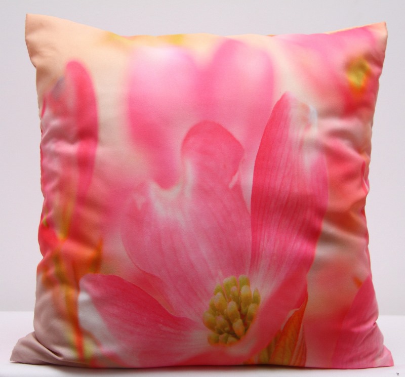 Różowa poszewka na poduszkę w kwiatki