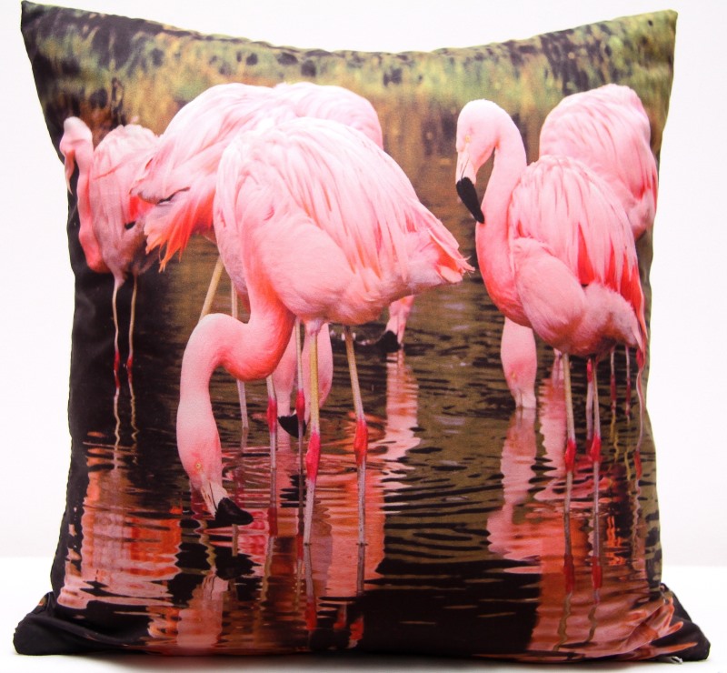 Zielone poszewki na poduszki z różowymi pelikanami