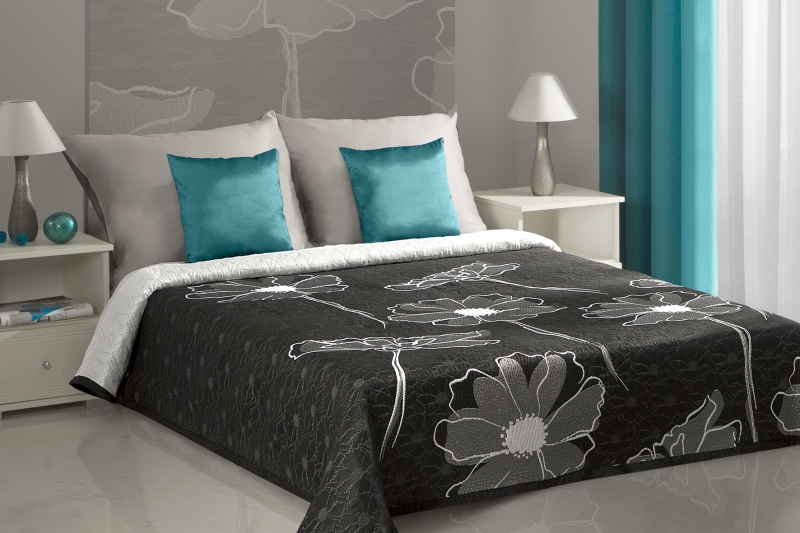 Narzuta czarna dwustronna na łóżko w kremowe kwiaty