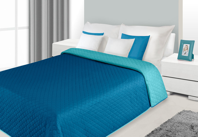 Dwustronne narzuty i kapy na łóżko w kolorze niebiesko turkusowym