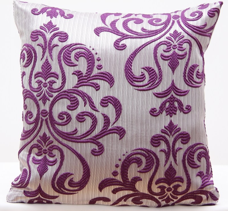 Eksluzywna poszewka na poduszkę srebna z fioletowym ornamentem