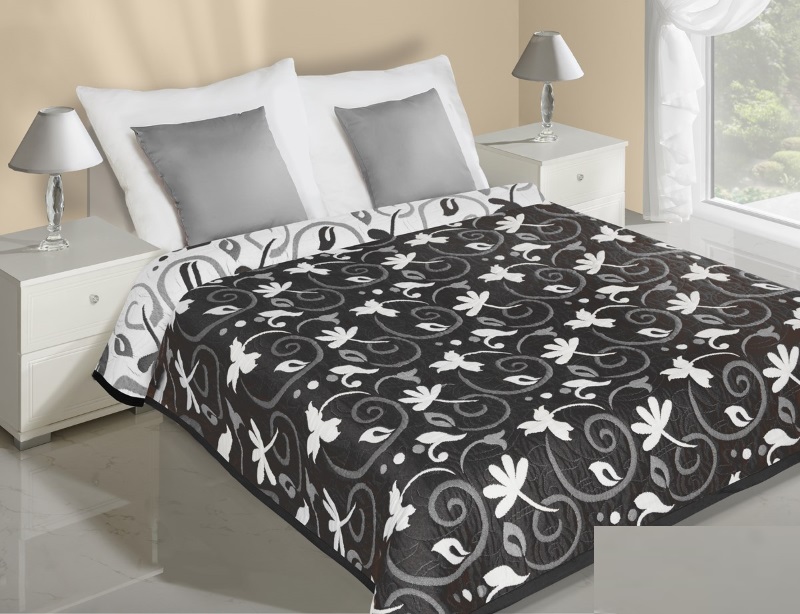 Czarne dwustronne narzuty na łóżko z białym ornamentem