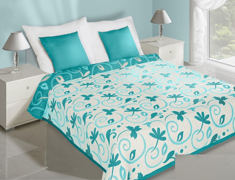 Turkusowy ornament narzuta dwustronna na łóżko w kolorze kremowym