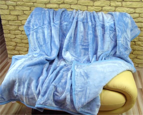 Niebieski koc akrylowy 160x210 cm