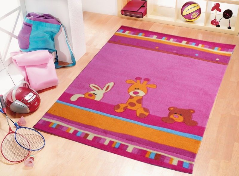 Żyrafka dywany dla dziewczynki w kolorze różowym