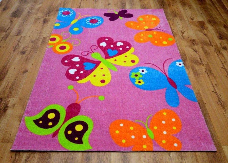 Kolorowe motylki różowy dywan do pokoju dziecięcego