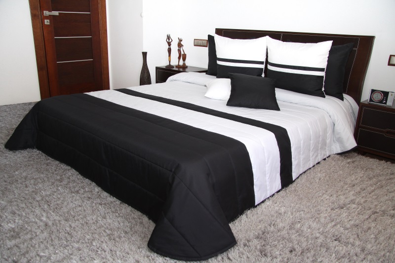 Pikowane narzuty luksusowe na łóżko w kolorze biało czarnym