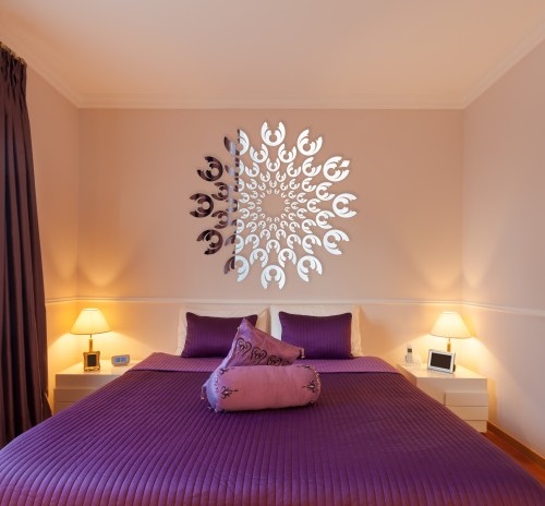 Dekoracyjne akrylowe lustro do sypialni