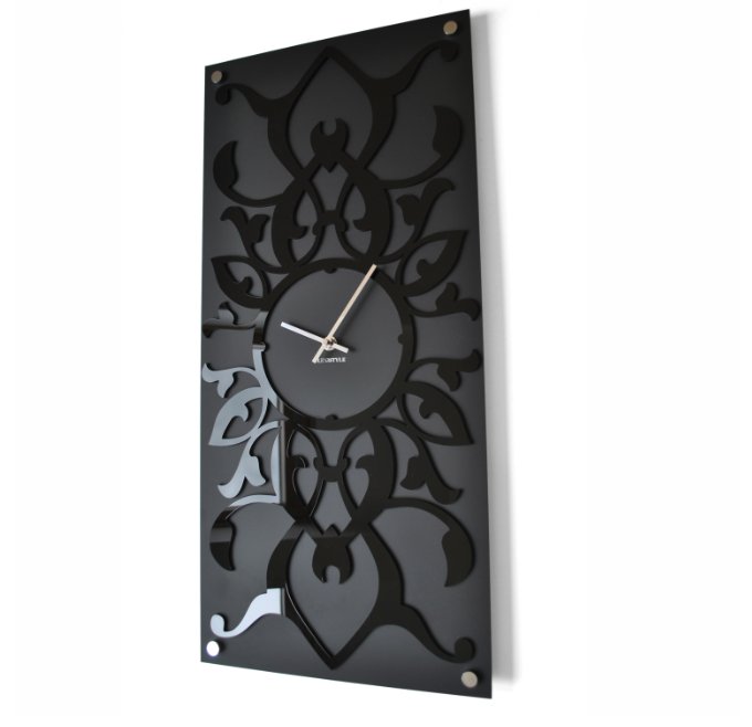 Zegar ścienny do sypialni w kolorze czarnym