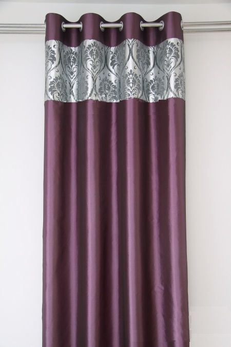 Zasłony fioletowe do salonu ze srebnym wzorem