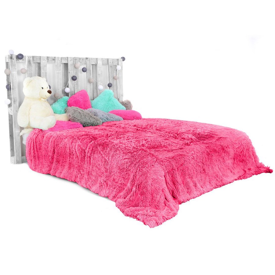 150x200 stylowy włochaty koc w kolorze różowym na łóżko do sypialni