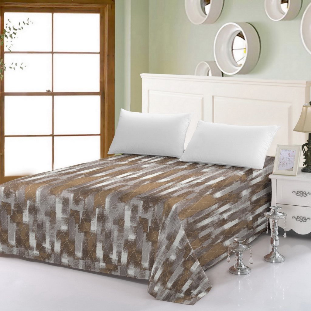 Beżowa dekoracyjna narzuta na łóżko do sypialni we wzory