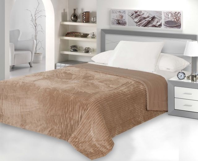 Gładka dwustronna narzuta na łóżko w kolorze brązowym