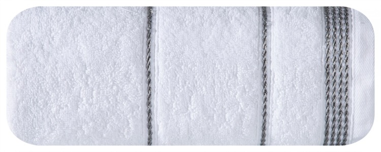 Mięciutki bawełniany ręcznik w kolorze białym