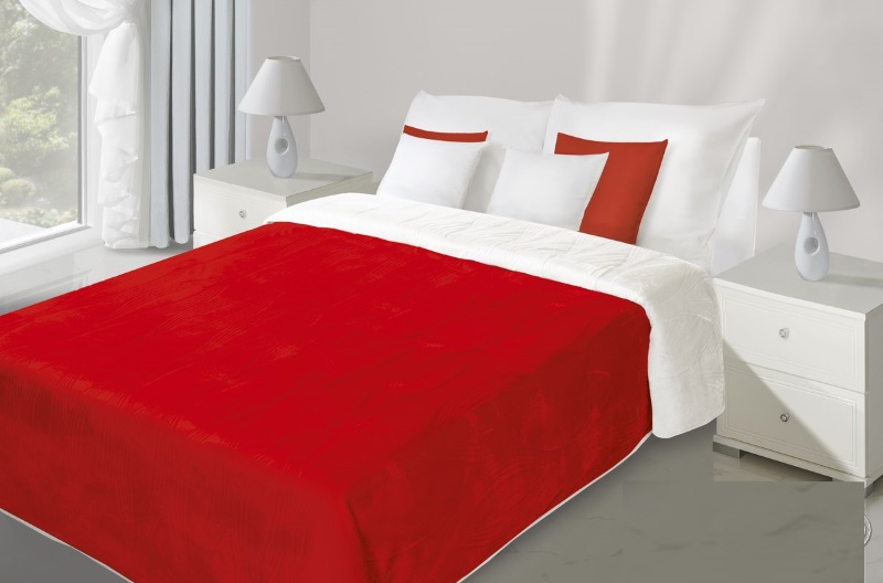 Modne pluszowe narzuty na łóżko w kolorze czerwono białym
