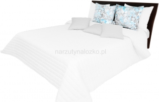 Biała narzuta na łóżko z ozdobnym pikowaniem