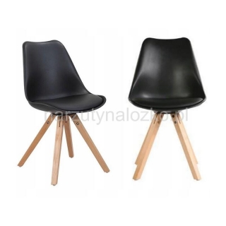 Czarne nowe krzesło na drewnianych nóżkach